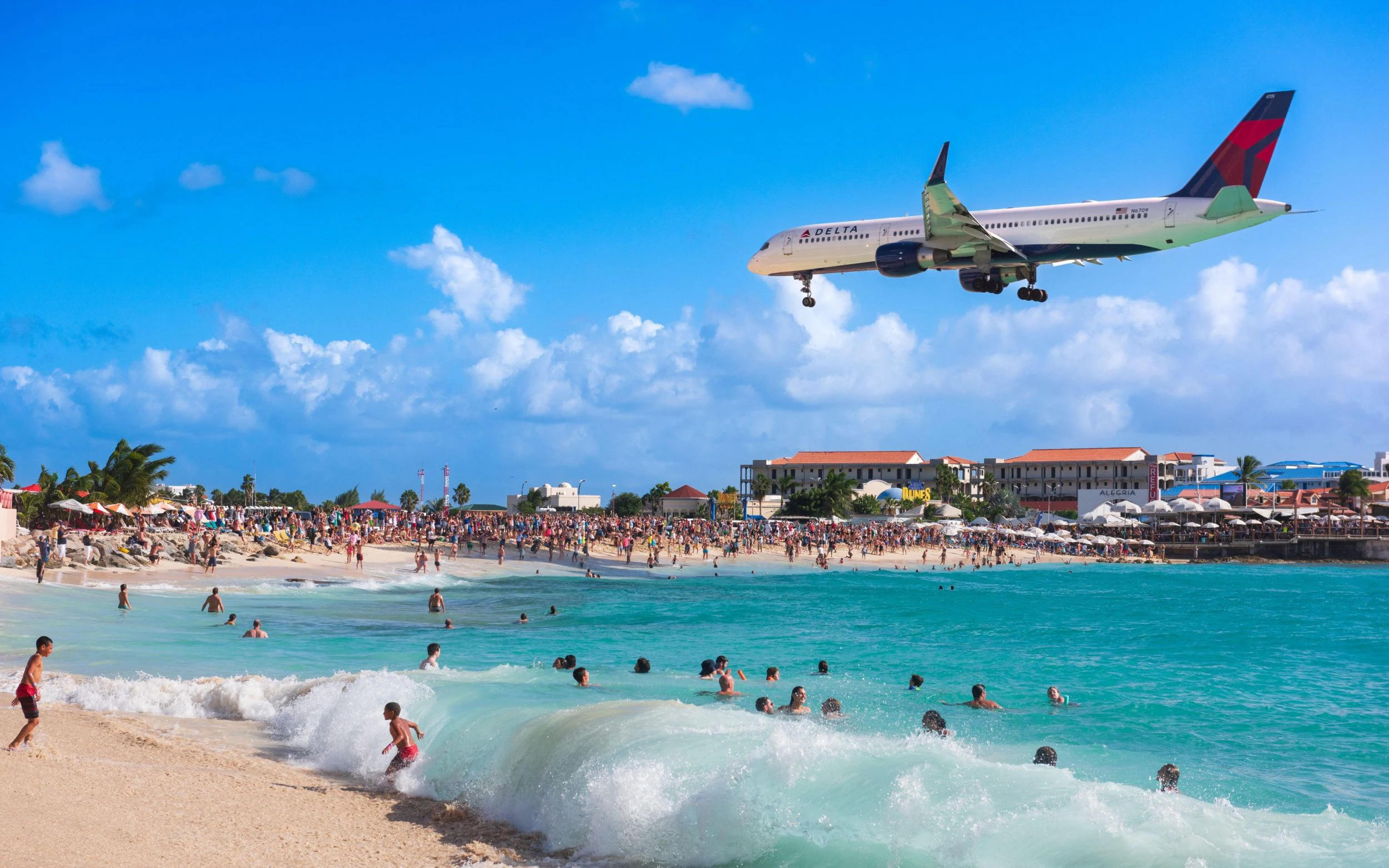 Medzinárodné letisko princeznej Juliany na ostrove Svätý Martin © Alamy