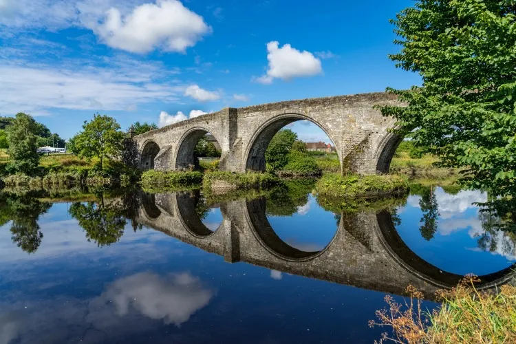stirling-bridge-in-scotland-picture-id911337474