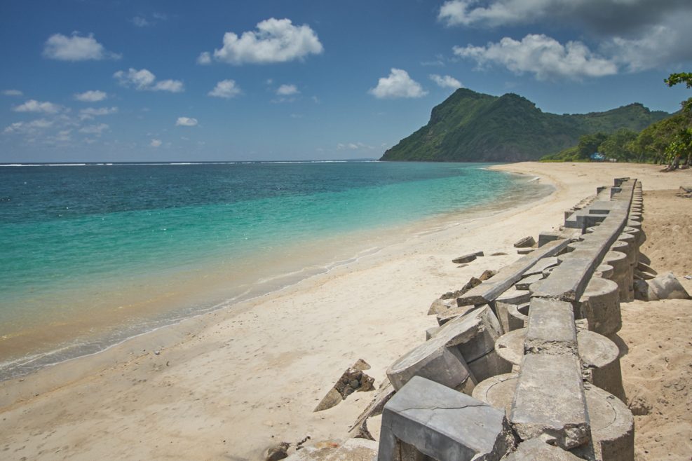 Maluk Beach