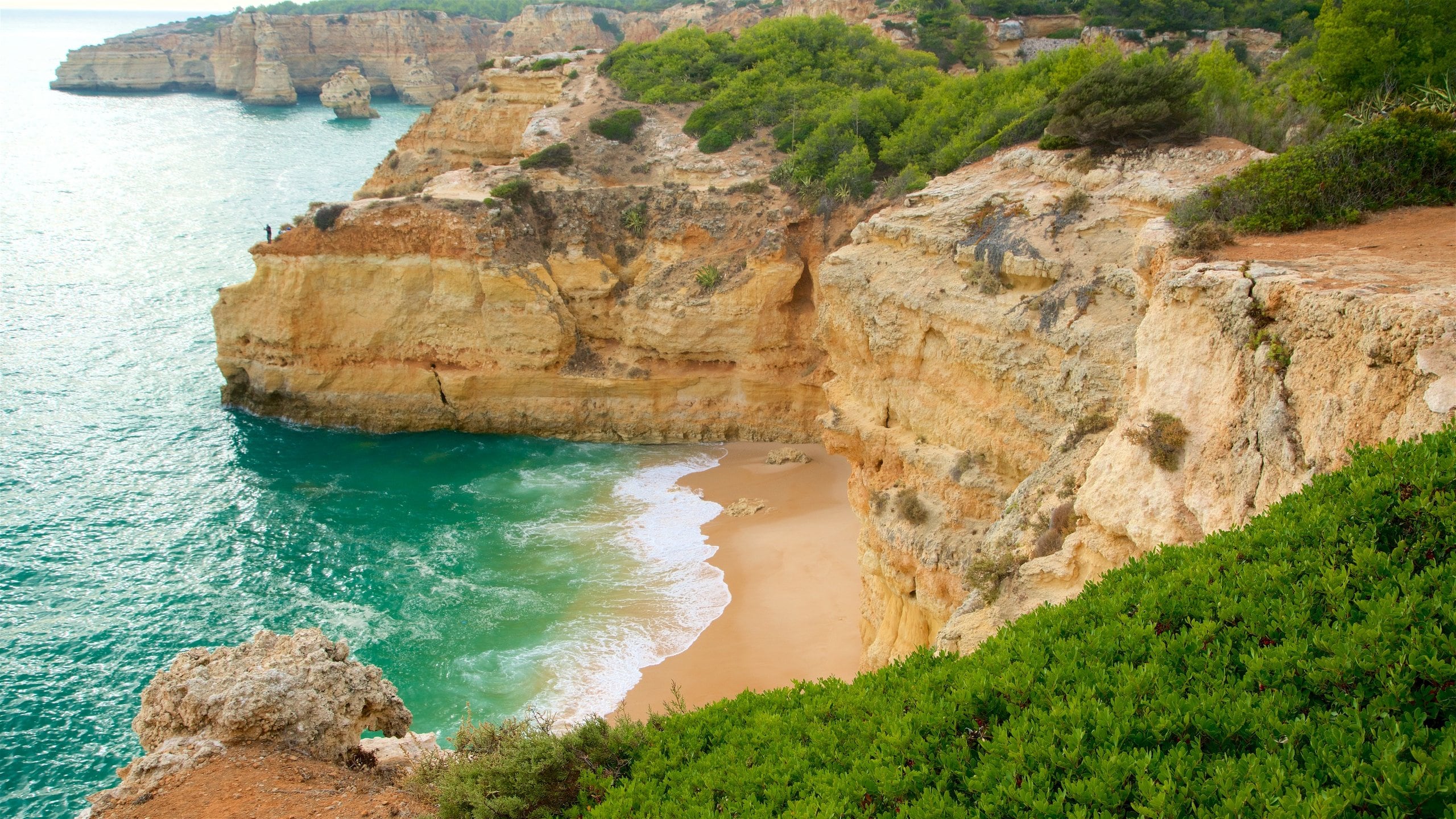 1. Praia da Marinha