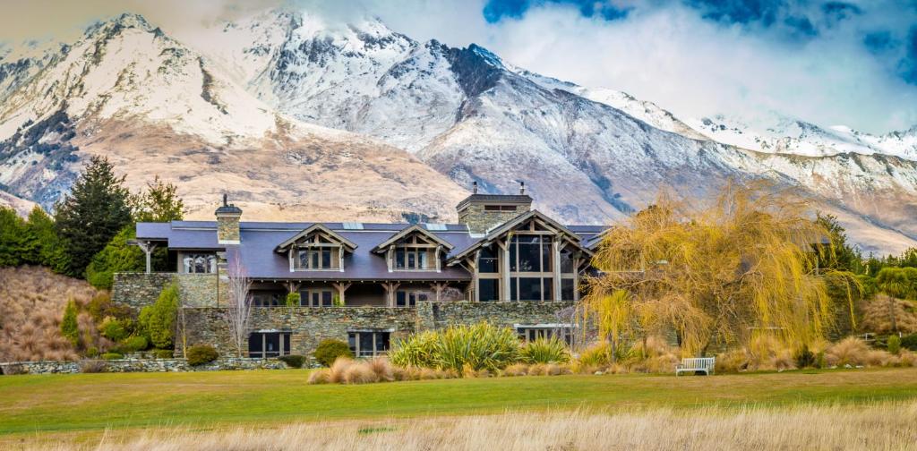 Blanket Bay Hotel - Glenorchy / New Zealand (4K)