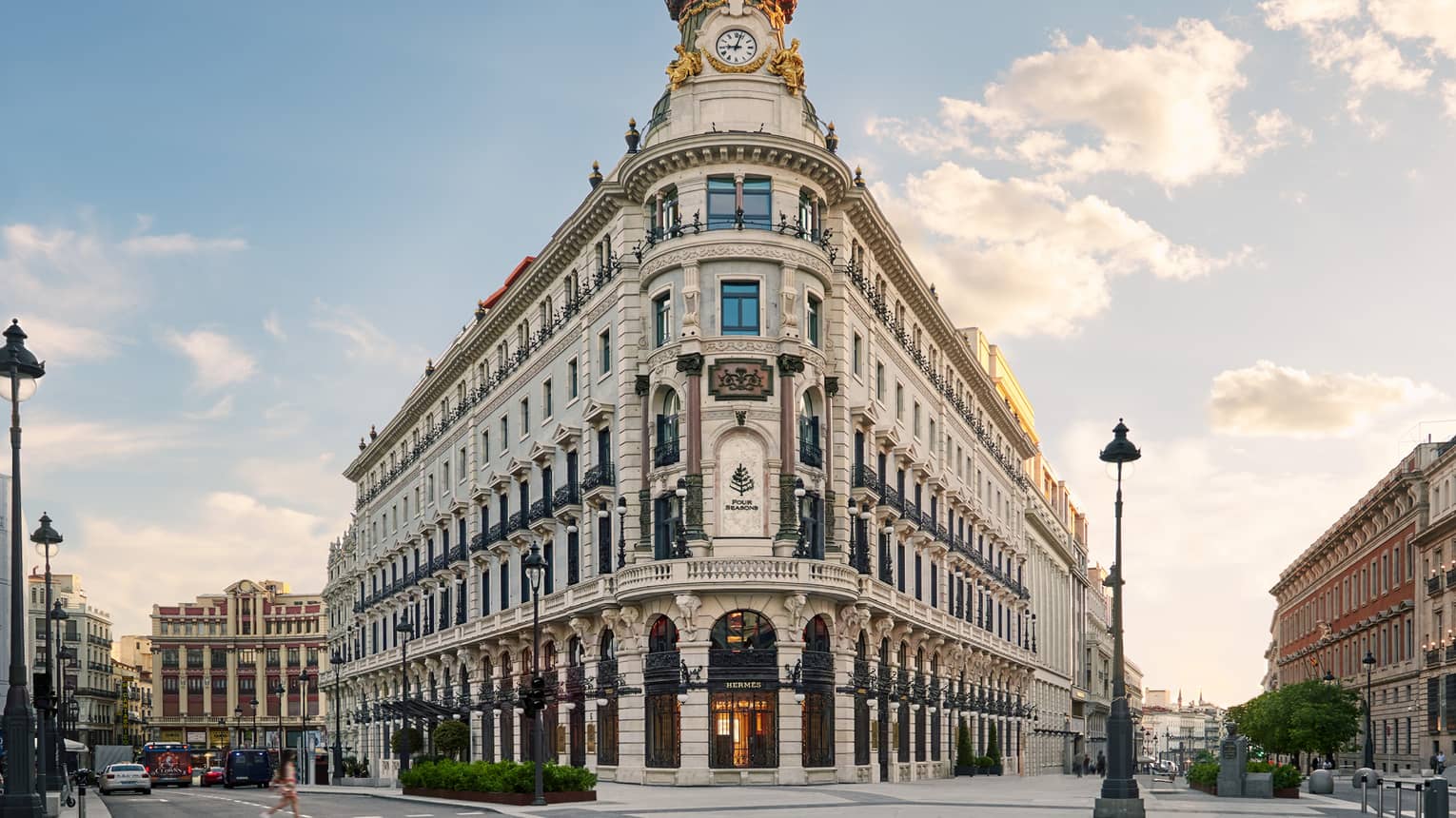 Four Seasons - Madrid / Spain (4K)